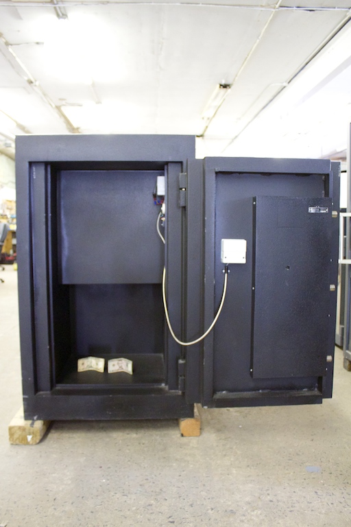 Used Bank Equipment Hamilton Night Depository TL30 High Security Drop Safe lackasafe